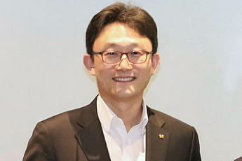 KT 새 수장에 박윤영…이사회 “경쟁력 강화·협력 적임자”