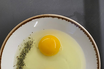 노른자 두 개 든 '쌍란'… 로또 사? 말아? [에그리씽]