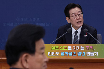 李 대통령 “노동신문 접근, 왜 막아 놓느냐” 지적