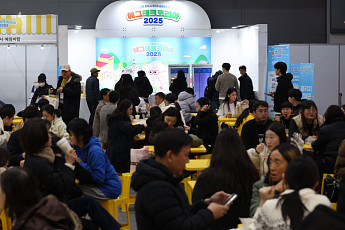 관람객 홀린 ‘라면에 계란탁’ 이색체험 부스 문전성시⋯‘황금알’ 경품에 관심 폭발[2025 에그테크]