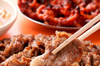 '2TV 생생정보' 오늘방송맛집- 밥 됩니까, 연탄 돼지 불고기 맛집 '송○○○○'