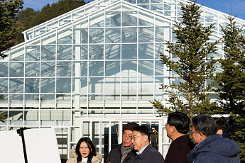 [포토] 김인호 산림청장, 평창 한국자생식물원 공사 현장 찾아 