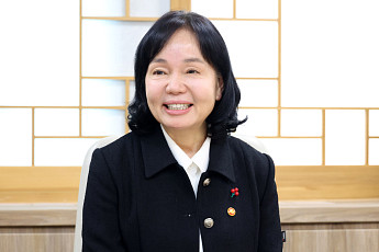 송경희 개보위원장 “날 키운 건 끈기ㆍ전문성...능력으로 평가받는 사회 돼야”[K 퍼스트 우먼⑮-끝]