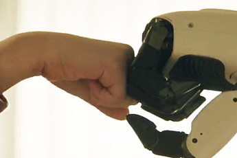 “설거지·청소에서 해방” LG 홈로봇 ‘클로이드’ CES 출격