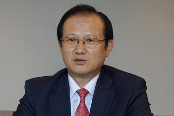 경찰, 前통일교 한국회장 소환…'정치권 로비 의혹' 수사 속도