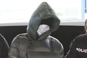 황하나, 구속 출석도 화려하게…400만 원 패딩 포착