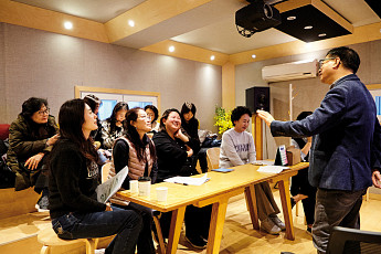 명품 성우로 다시 태어난 인생 2막