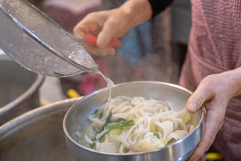 '2TV 생생정보' 오늘방송맛집- 밥 됩니까, 손칼국수 맛집 '삼○○○○칼국수'