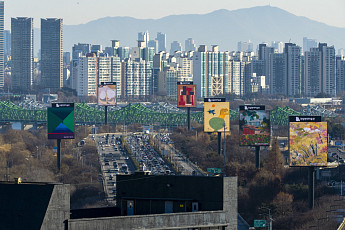 지루한 출퇴근길에 미술관이?⋯국립현대미술관, 도로 위 회화 명작 6점 공개