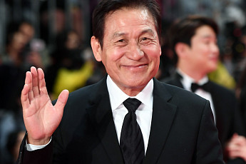 “진정한 국민배우” 안성기, 혈액암 투병 끝 별세…향년 74세