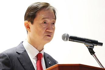 [종합] 이찬진 “금융지주 회장 연임, 후보군마저 골동품”… 쿠팡엔 ‘갑질·폭리’ 직격