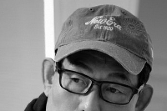 [문화의 창] ‘빛을 수집한 사람들’