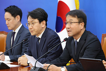 與 한병도 원내대표단 인선…원내대변인·비서실장 등 대거 유임