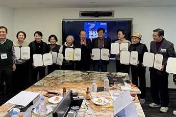 “40년 소망, AI와 함께 이뤘어요” 시니어, AI로 자서전 내다