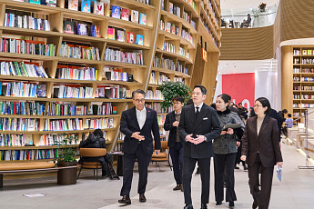 정용진 신세계그룹 회장, 올해 들어 ‘현장 경영’·‘한미 글로벌 협력’ 광폭 행보