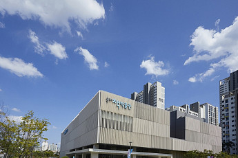 과거와 현재를 아우르는 책의 역사⋯눈으로 보고 몸으로 느낀다 [區석區석-송파 책 박물관]