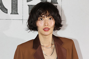 나나, '흉기 강도' 대면 거부⋯증인불출석 신고서 제출