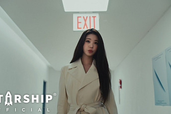 장원영, 붉은 사과 들고 어디로?⋯아이브 컴백 신호탄