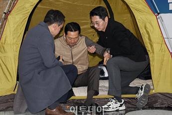 단식 7일째 장동혁 “여기 묻힐 것”…병원 이송 거부