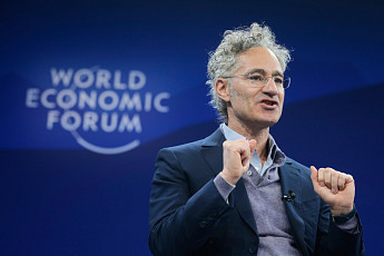 팔란티어 CEO “AI가 인문학 일자리 파괴…기술 배워야 생존”