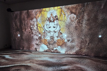 “팔찌 벽에 닿자, 전시품이 짜잔”…인사동에 뜬 쿠키런 [가보니]