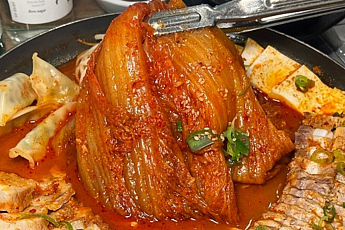 '2TV 생생정보' 오늘방송맛집- 장사의 신, 환상의 조합! 묵은지 수육 맛집 '코○○'