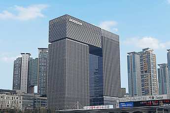 무디스, 두산밥캣 등급전망 ‘긍정적’ 상향…그룹 신용부담 완화