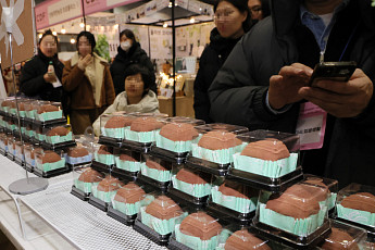 ‘두쫀쿠’ 식감 덕분에 1조원 찍은 떡 시장...6년새 65% 급성장