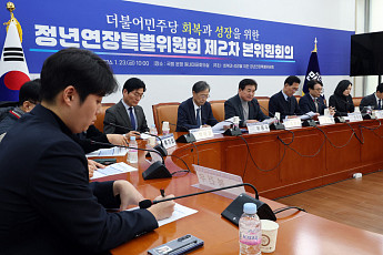 與 정년연장특위, 논의 6개월 연장…한국노총 “시간끌기” 반발