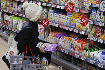 소득 늘었지만 지갑은 닫혔다…적자가구 6년 만에 최고