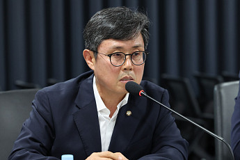 [단독] 與 ‘국민연금 해외서 달러 직접 조달 허용’ 입법 추진⋯“고환율 방어”