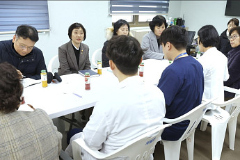 이스란 복지부 차관, 병원선 ‘건강옹진호’ 직접 승선…도서 통합돌봄 현장 점검