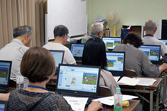 정년 이후 다시 교실로 간 사람들