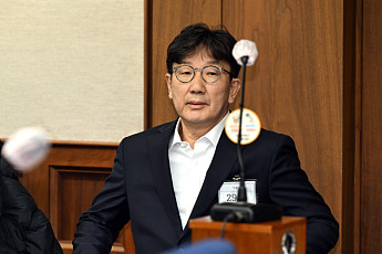 '통일교 1억 수수' 권성동, 항소심도 징역 2년...1억원 추징