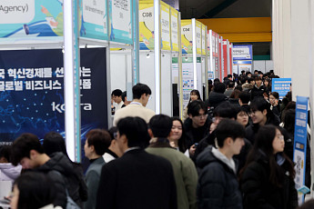 1월 취업자 13개월 만에 최소폭 증가...청년·고령층 일자리 위축 [종합]