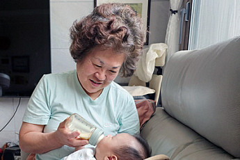 ‘자격증·노인 일자리’ 손주 키운 경험, 일로 연결하다
