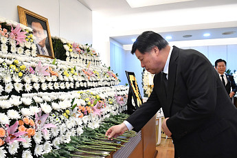 이해찬 전 총리 장례 이틀째 재계·종교계 조문⋯세종 은하수공원 묘역 안장
