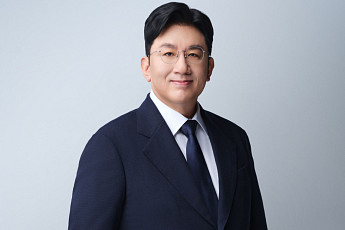 방시혁 등 하이브 경영진 3인, '빌보드 파워 100' 선정