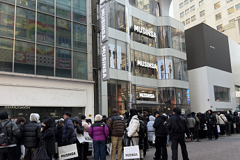 “인스타서 본 K패션, 여기 다 있네요”...방한 외국인도 홀린 ‘무신사 스토어 명동’[가보니]