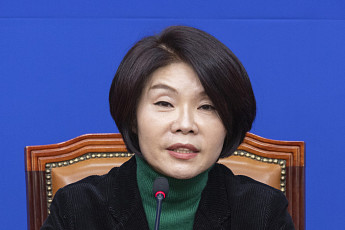 與한정애 