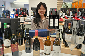 주류 소비도 양극화…롯데마트, 초저가 와인·1억대 위스키 판매