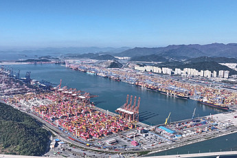 보호무역 파고 넘은 부산항… '환적 경쟁력'으로 3년 연속 성장