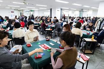 “이 싸움에선 아직 현역” 브리지에 열광하는 시니어들