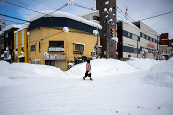 최대 3m 넘는 폭설 내린 일본…30명 숨지고 곳곳서 물류·교통 대란