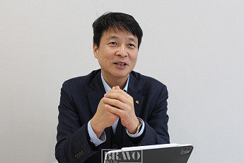 [KB골든라이프케어 종로평창카운티] 유복재 상무 “연령 상한제 없어요, 만 100세도 계시죠”