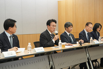 김민석 총리·임승관 질병청장, 분당서울대병원 방문해 희귀질환 간담회