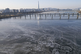 주말 '냉동고 한파'... 추위 월요일까지 이어져 [포토로그]