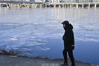 [날씨] 월요일 출근길 체감온도 '영하 15도'…강추위 낮부터 풀린다