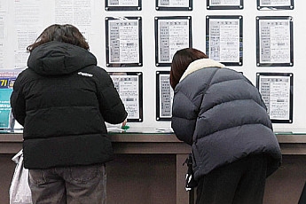 채용은 늘었는데…AI 전환 앞둔 노동시장 ‘시험대’ [고용시장 역설의 현장]