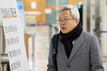 '성추행 혐의' 조국혁신당 전 수석대변인, 첫 공판서 “그런 사실 없다”